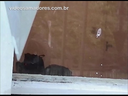 ❤️ Azgın adam kız arkadaşını başka bir adamla izliyor, çifti rahatsız etmeden sikiş videosu çekiyor ❤ Ev yapımı porno bizde ﹏