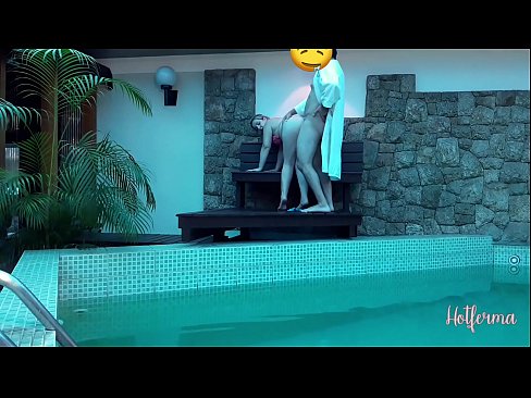 ❤️ Patron hizmetçiyi havuza davet eder ama bir sıcağa dayanamaz ❤ Ev yapımı porno bizde ﹏