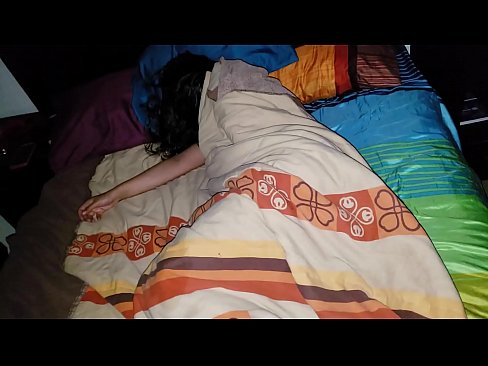 ❤️ Üvey oğul, genç üvey annesini uyurken azarlıyor. ❤ Ev yapımı porno bizde ﹏
